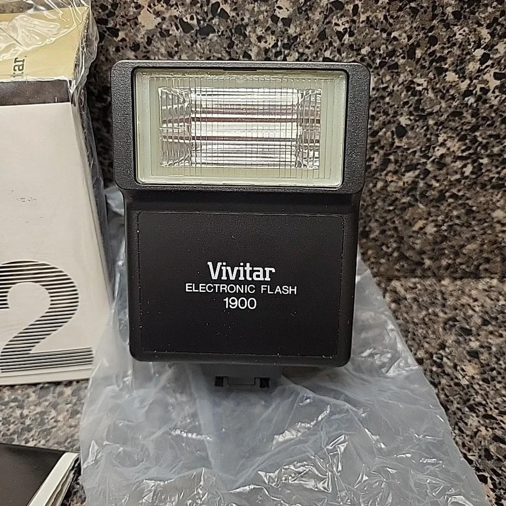 VINTAGE Vivitar 1900‎ Electronic Flash New With Original Box/Paperwork - Mint